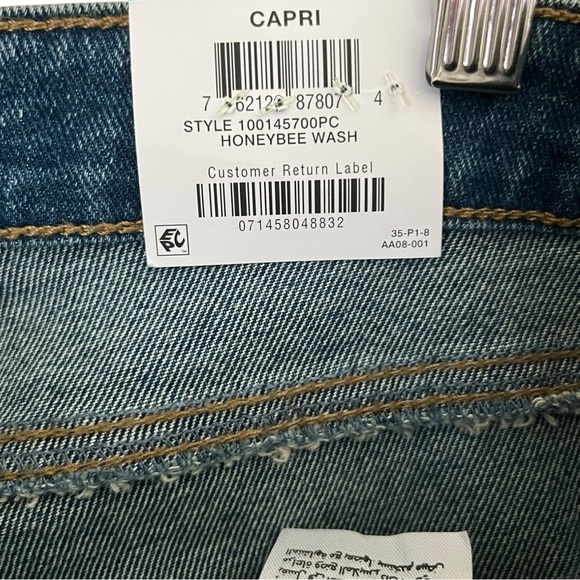 Style & Co Curvy Capri Size 16 Petite Honeybee Wash Distressed Jeans - Picture 7 of 9